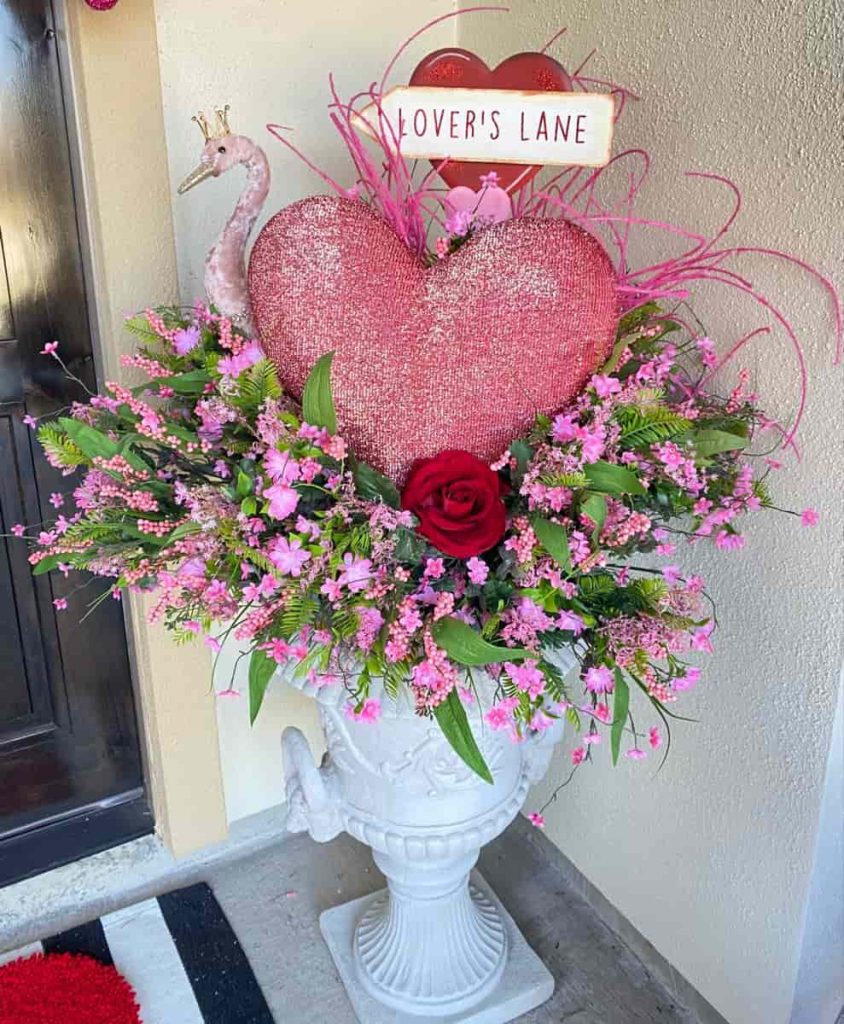 valentine porch pink flower pot with big heart