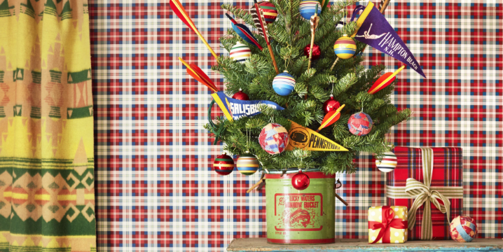 The Best Garden Flags For A Festive Christmas