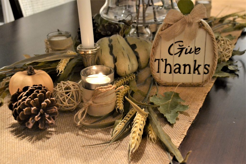 thanksgiving-dinner-table-decor-2022-11-16-06-11-34-utc